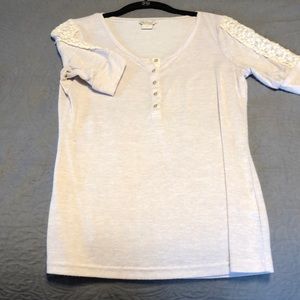 Creme ariat top